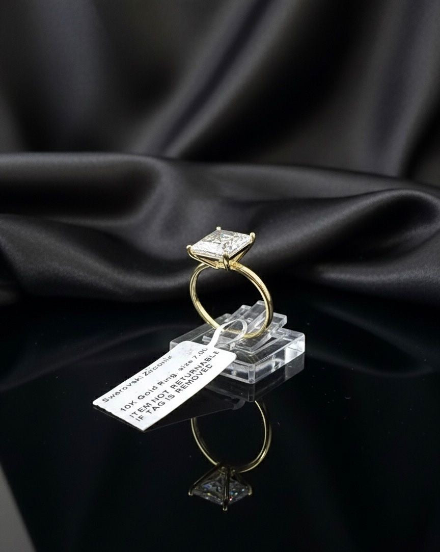 10K GOLD RING SWAROVSKI ZIRCONIA