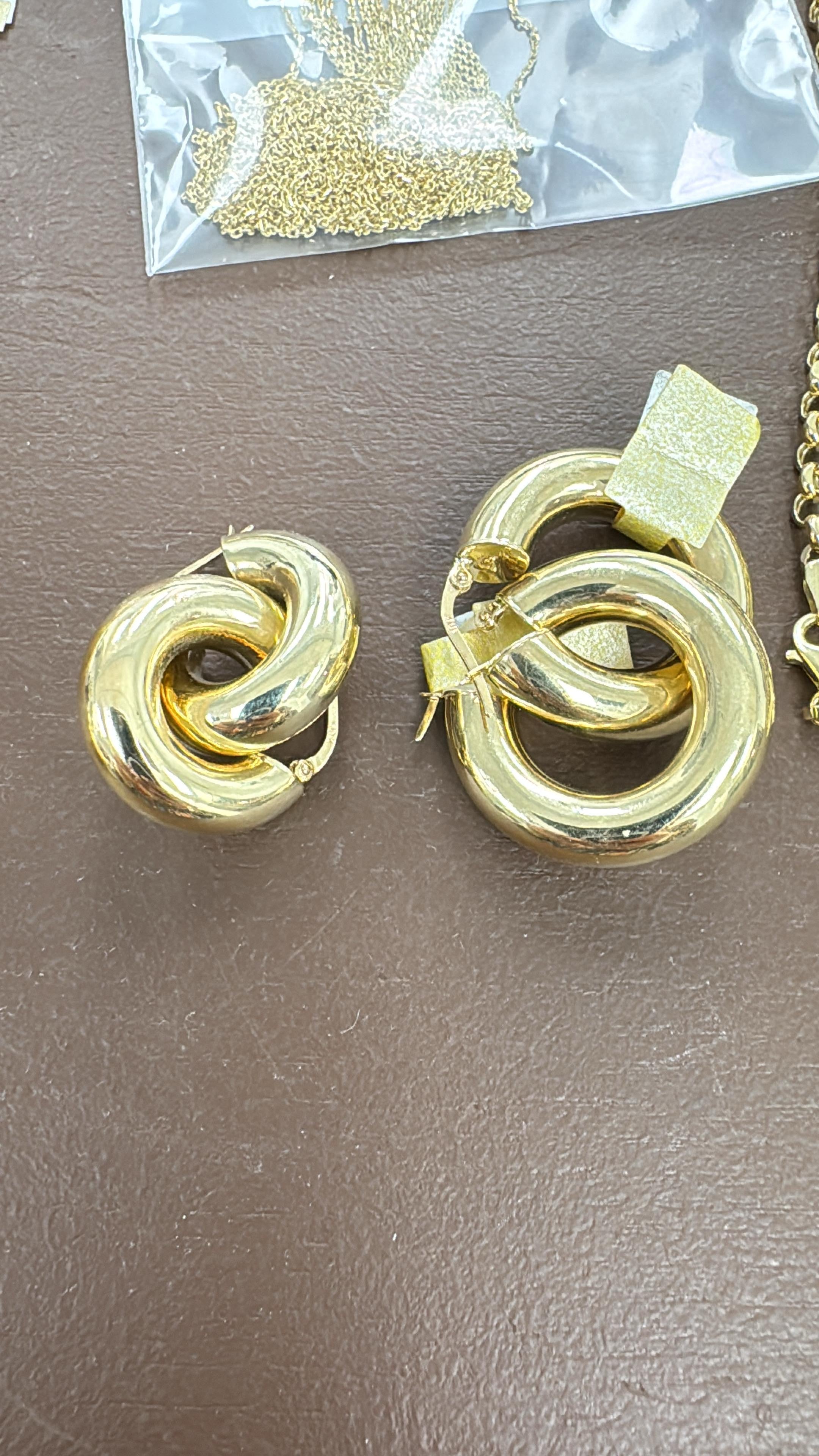 Argolla grandes de tubo grueso 10k