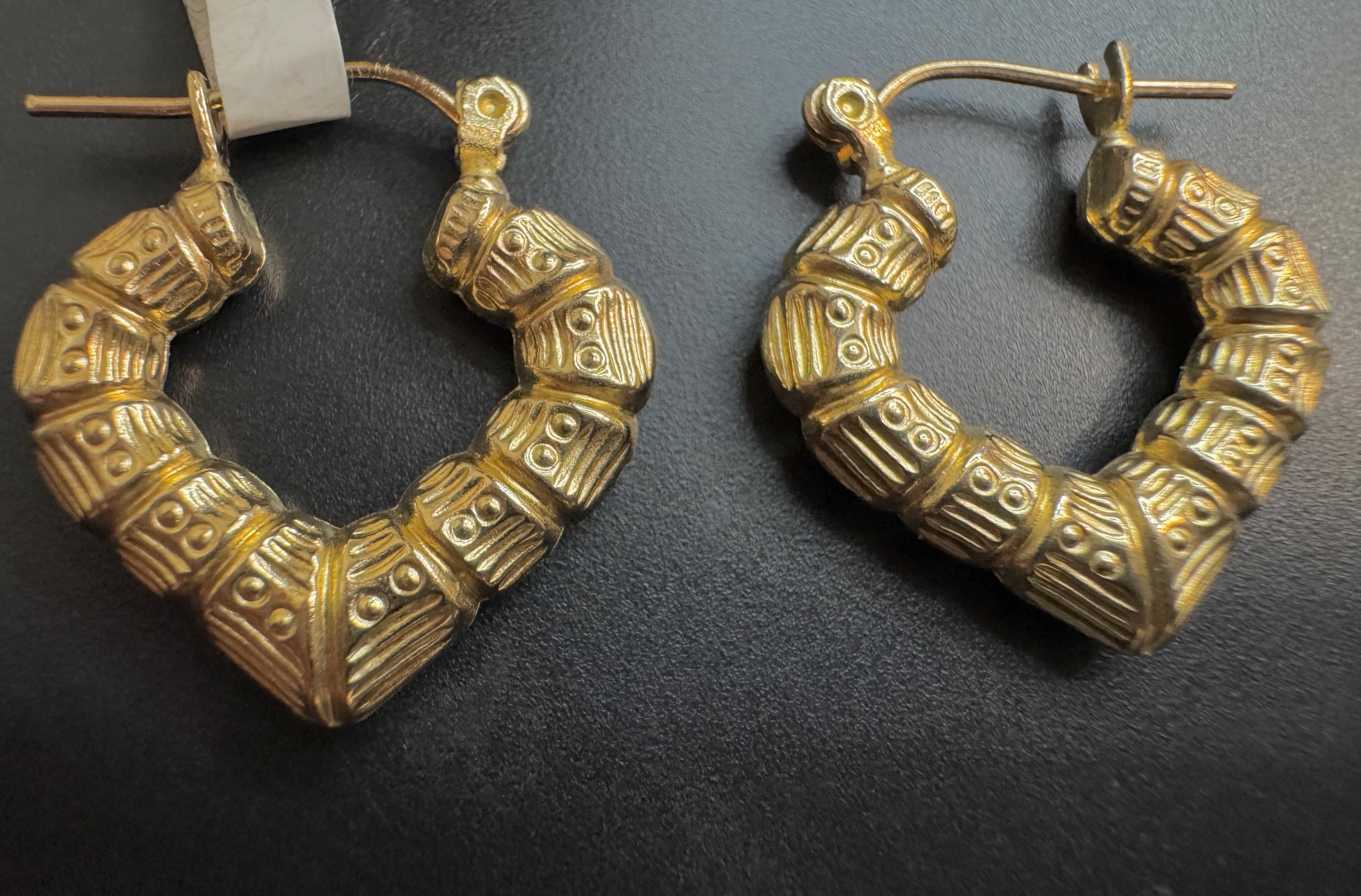 Argollas de 10k en forma de corazón