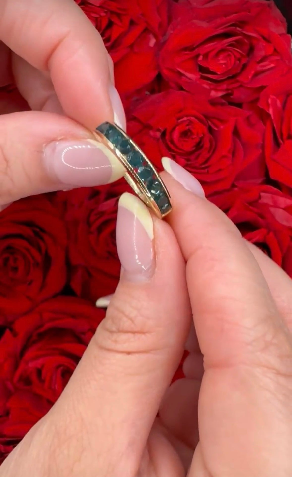 Anillo en 10k con piedra Grandidierite