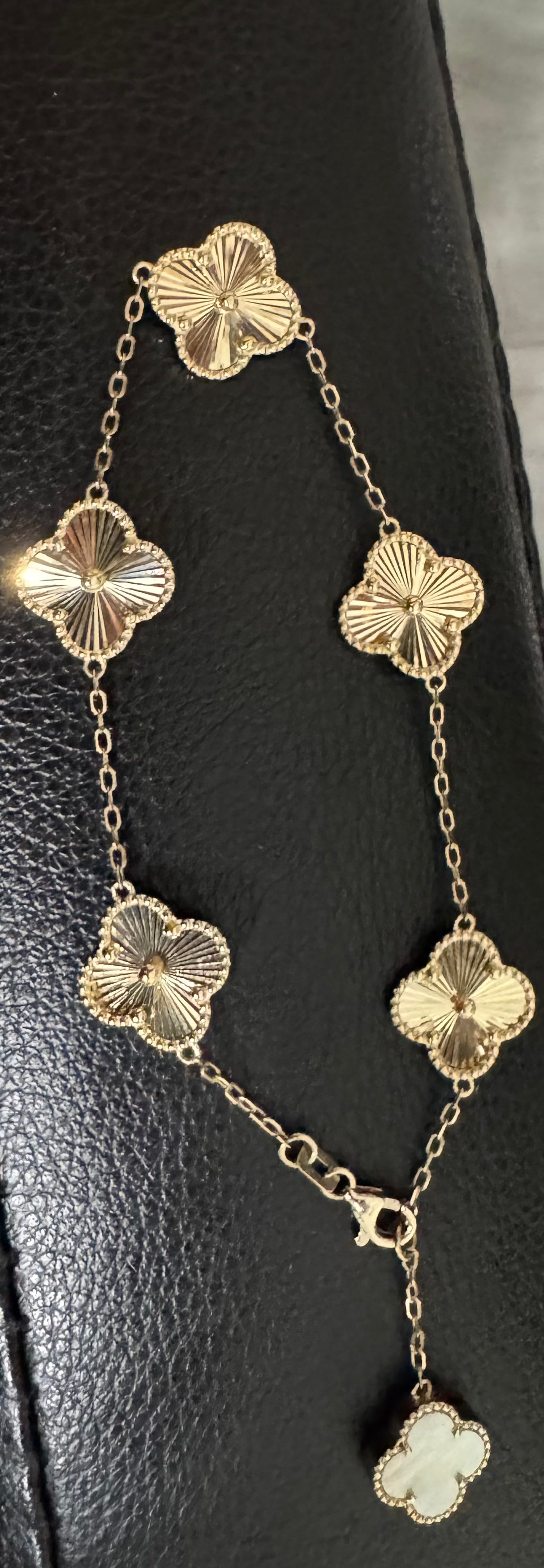 Pulsera en 10k de flores doradas