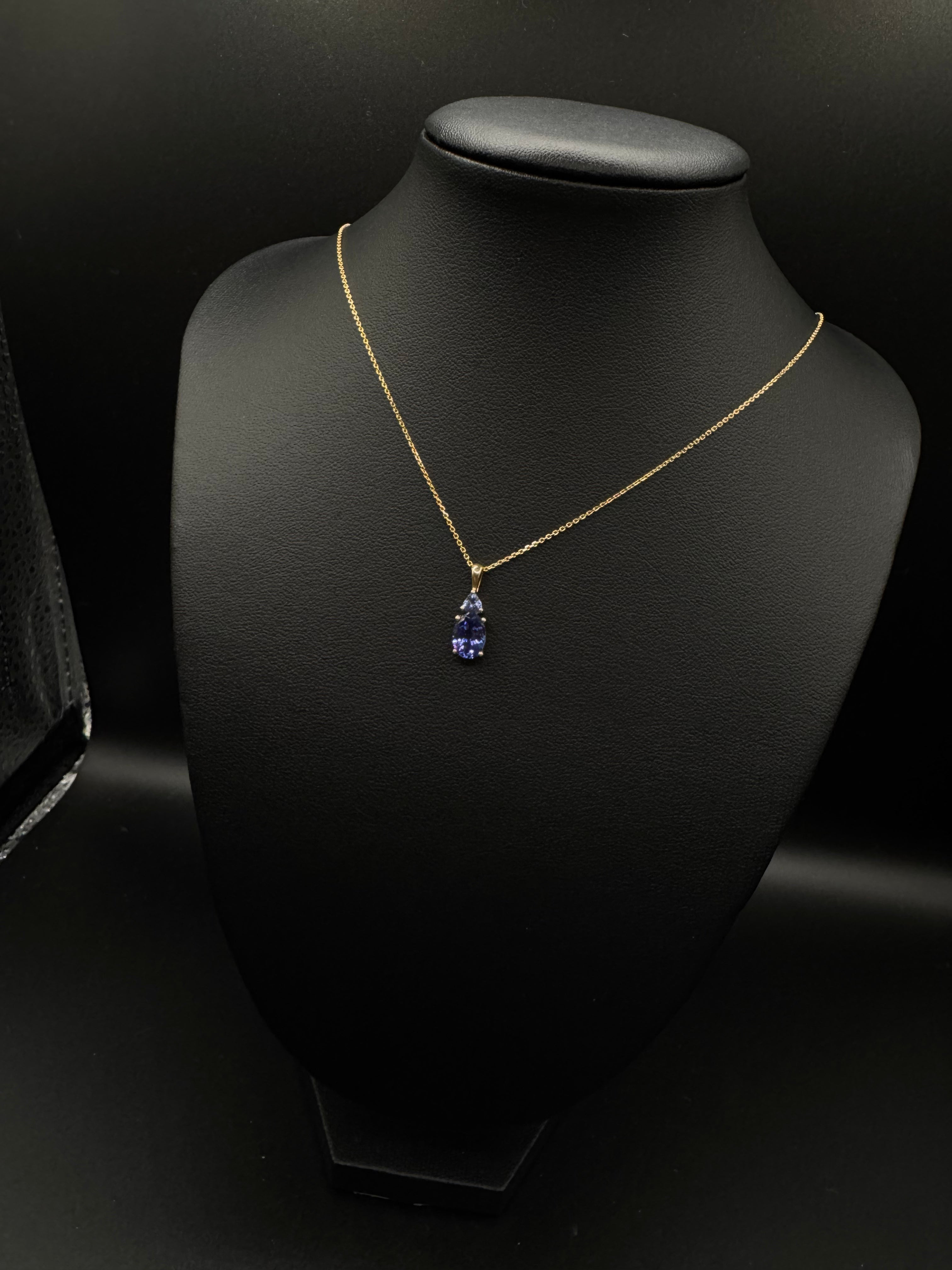 Cadena fina en 14k con dije de piedra