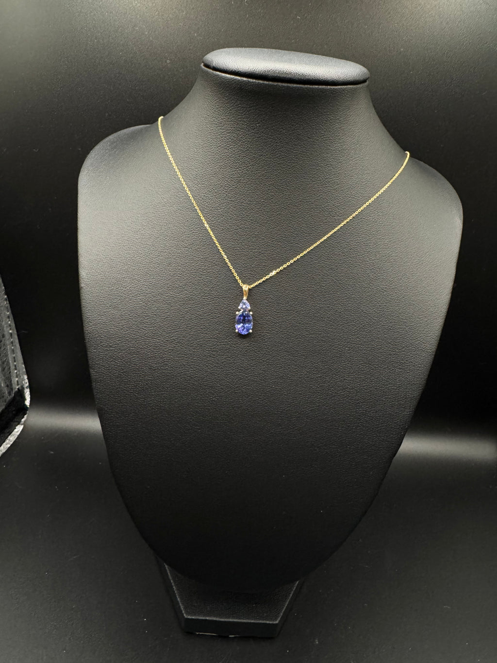 Cadena fina en 14k con dije de piedra