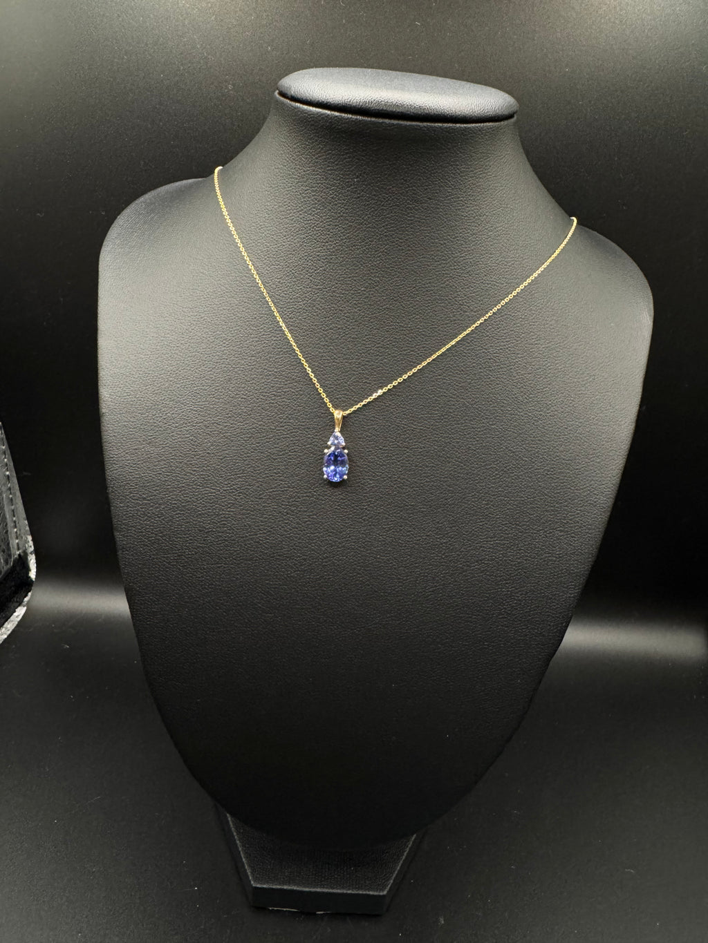 Cadena fina en 14k con dije de piedra