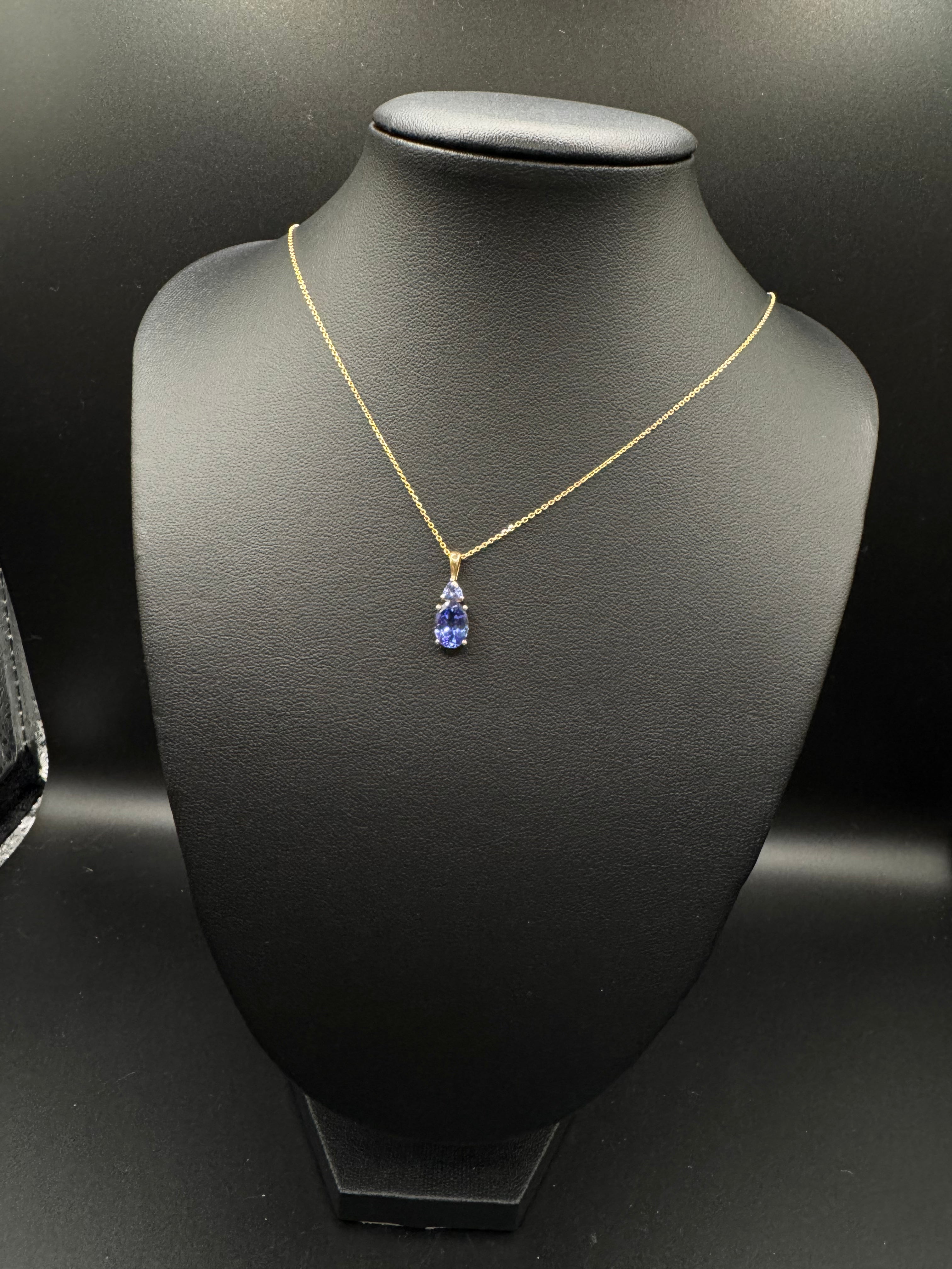 Cadena fina en 14k con dije de piedra