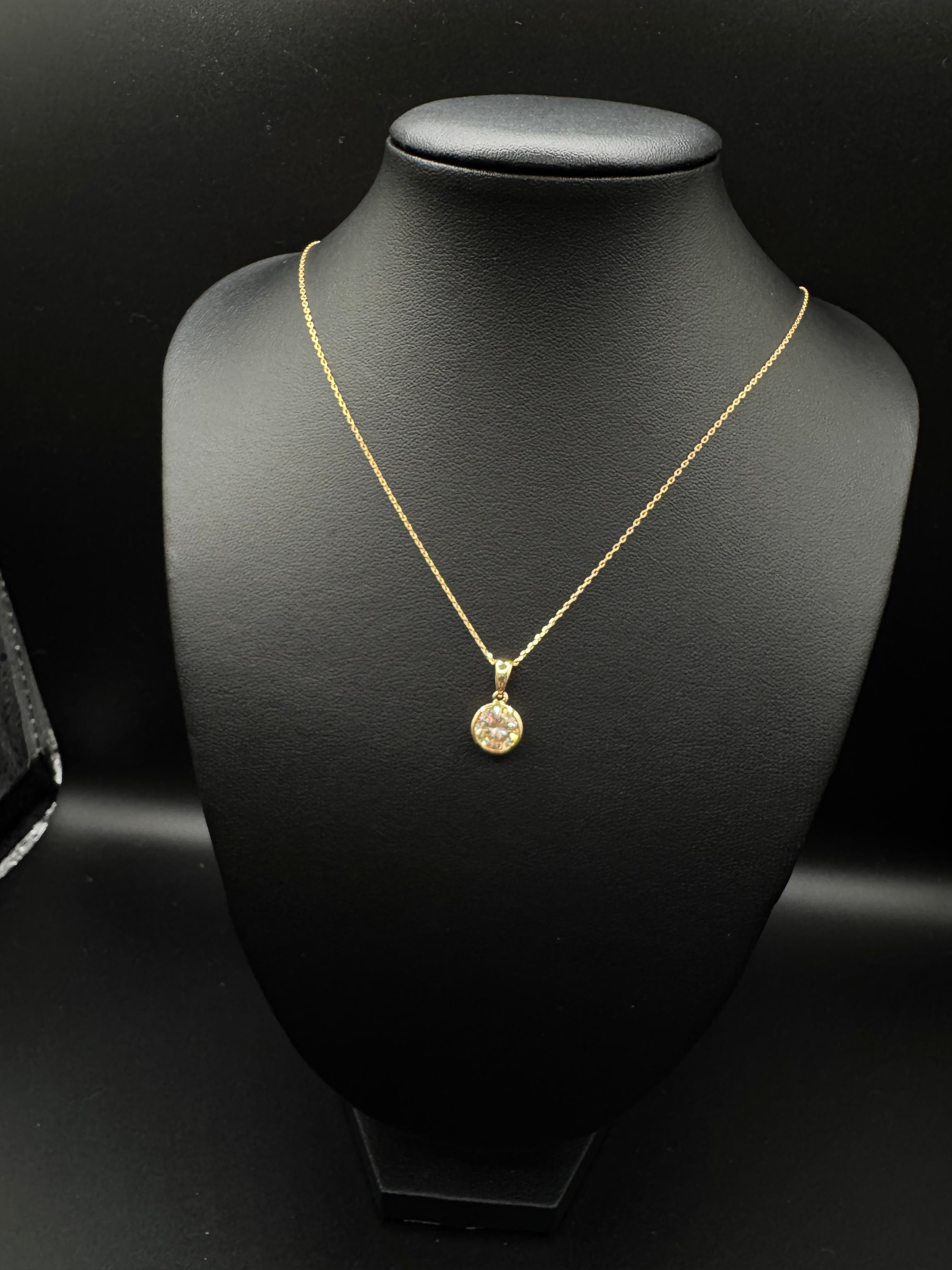 Cadena fina en 14k con dije de piedra