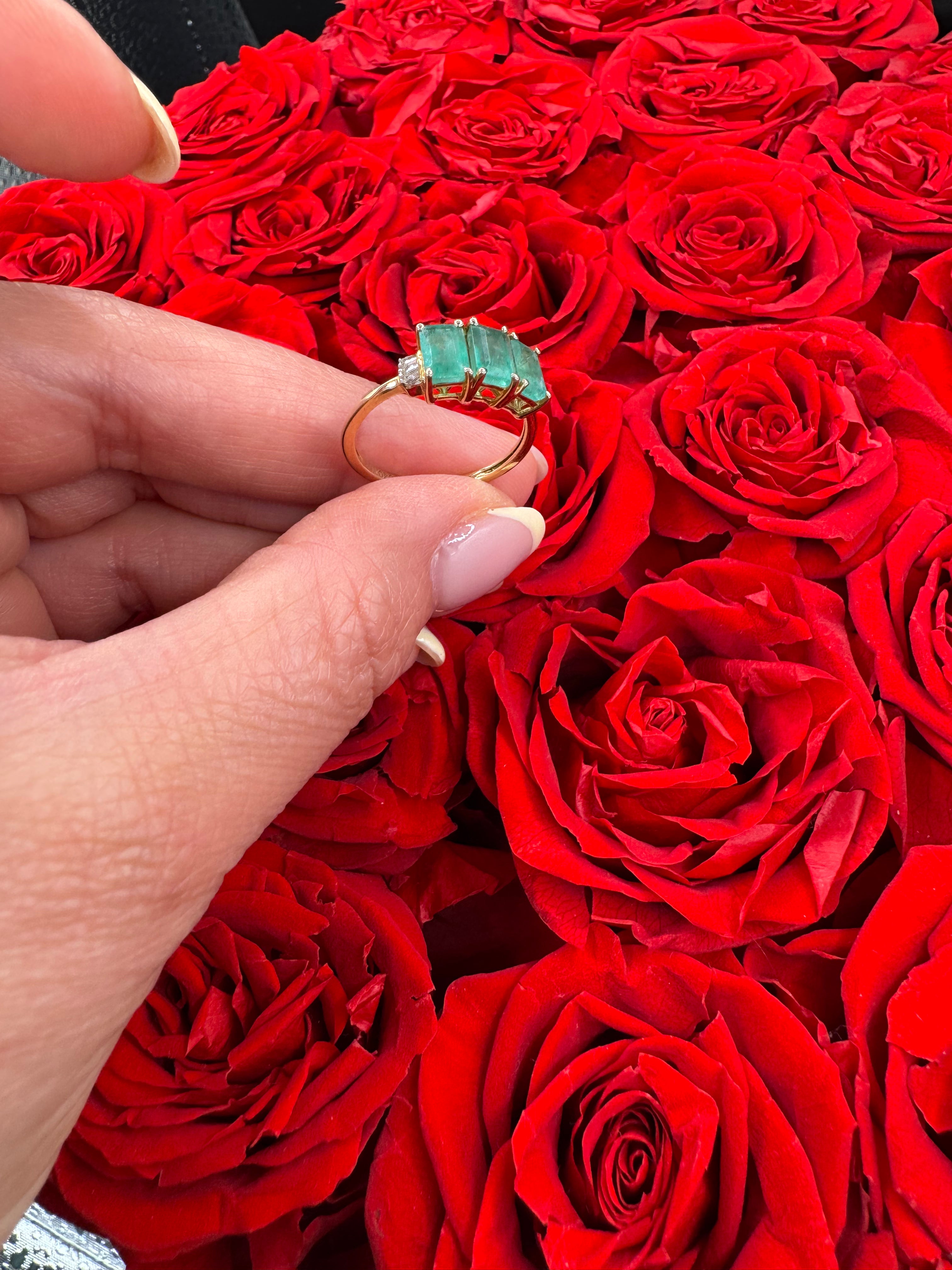 Anillo de Diamante con Esmeralda 10k