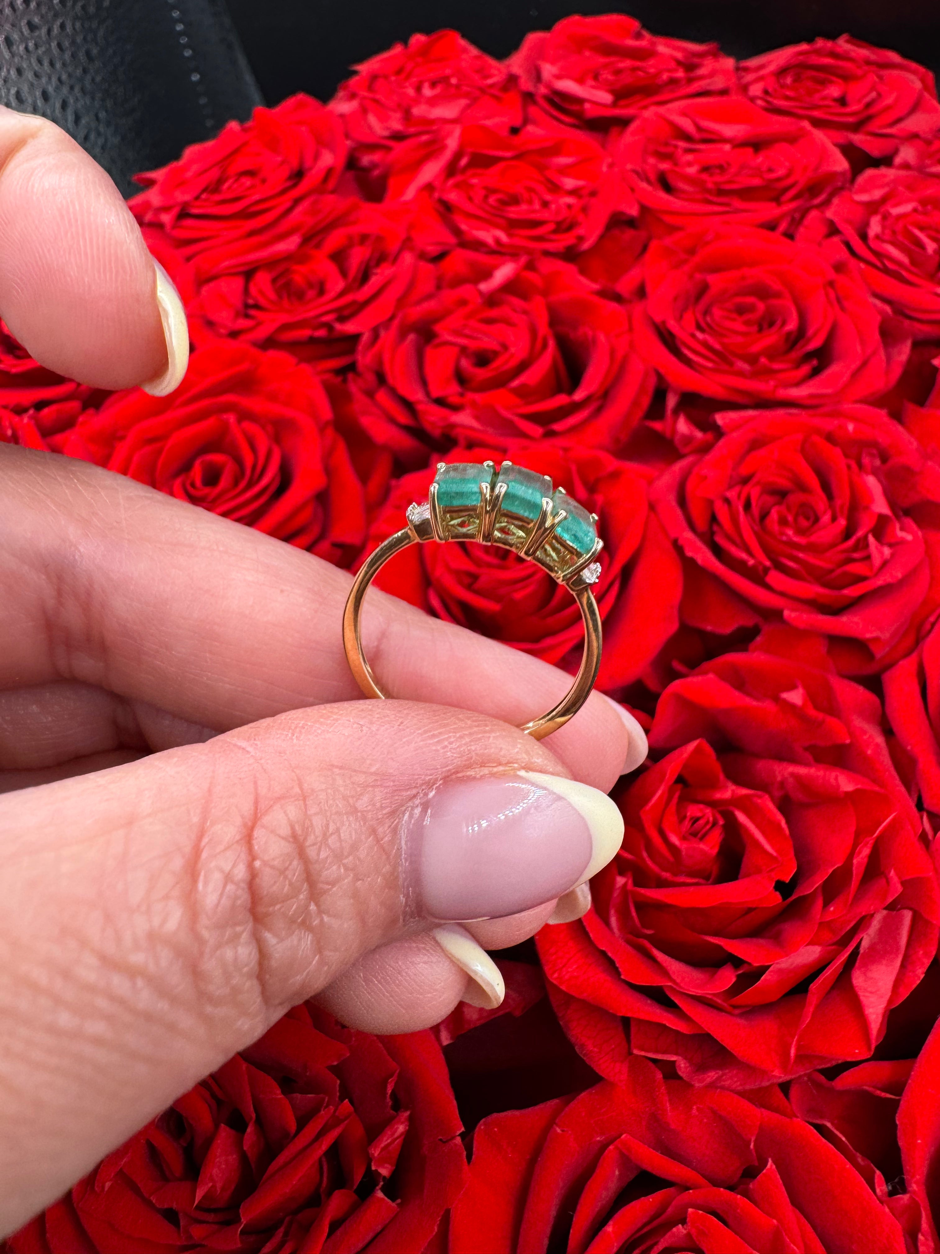 Anillo de Diamante con Esmeralda 10k