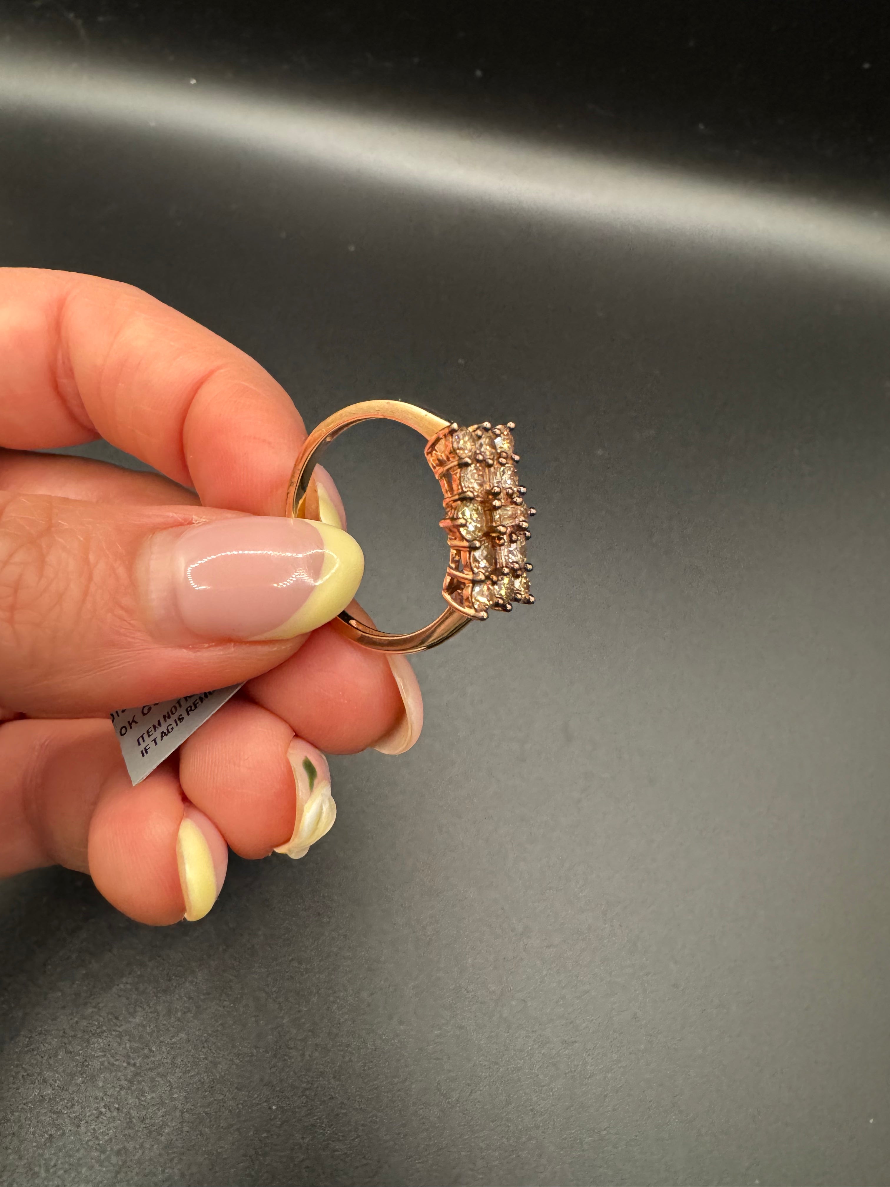 Anillo sólido de diamantes naturales en oro rosa 10k