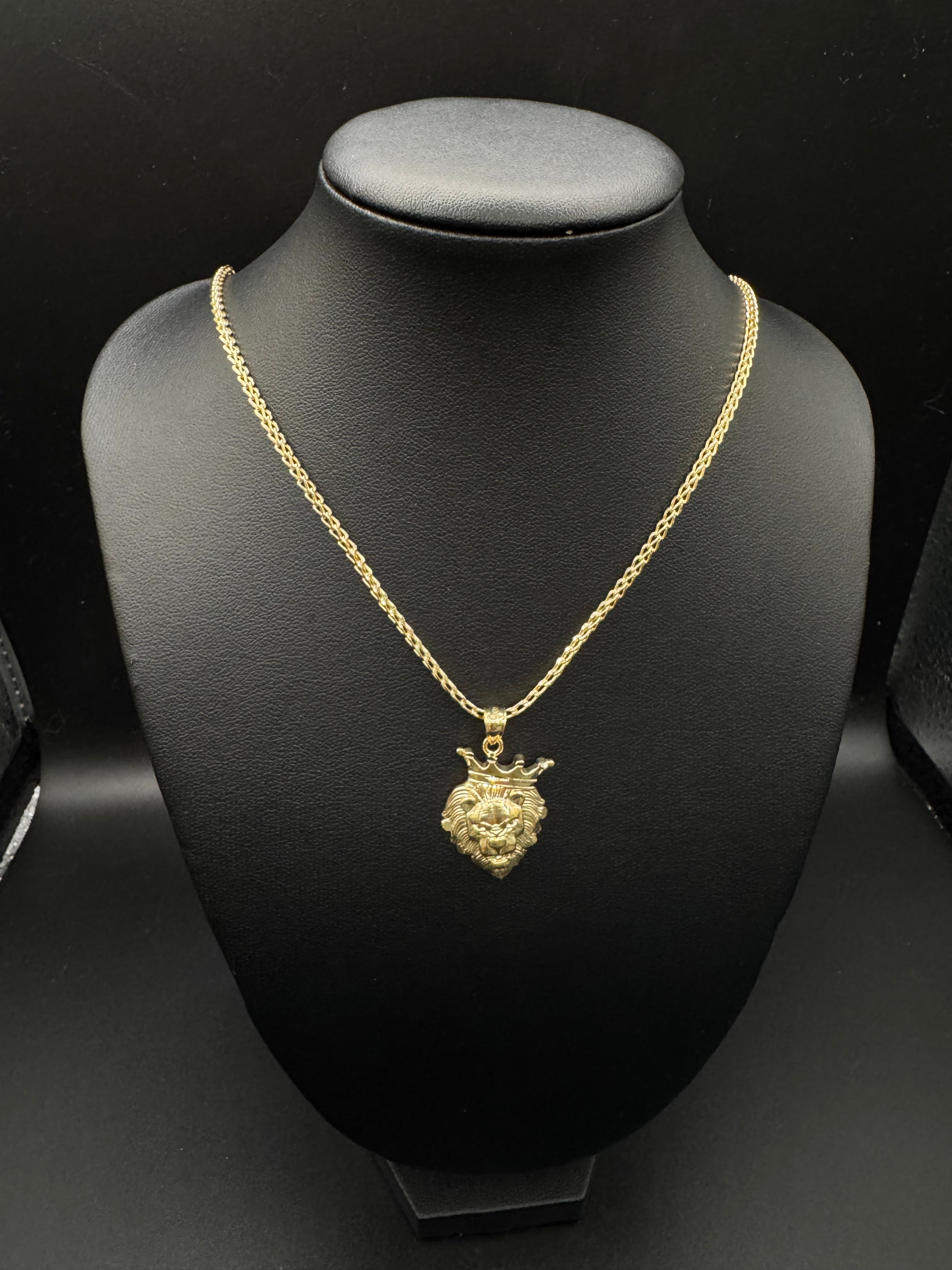Cadena estilo Franco con dije de león  10k