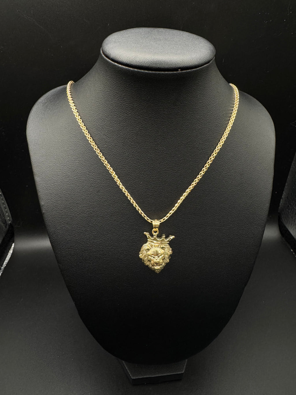 Cadena estilo Franco con dije de león  10k