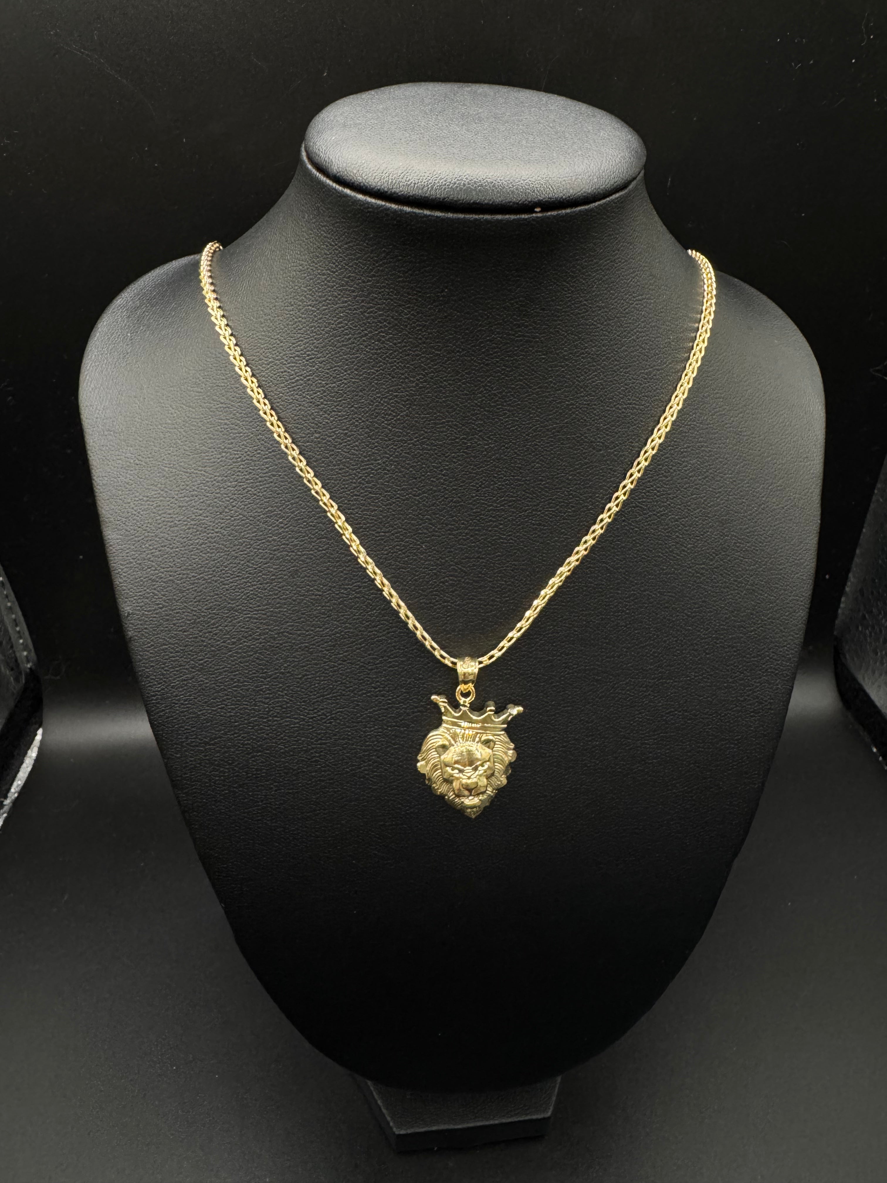 Cadena estilo Franco con dije de león  10k