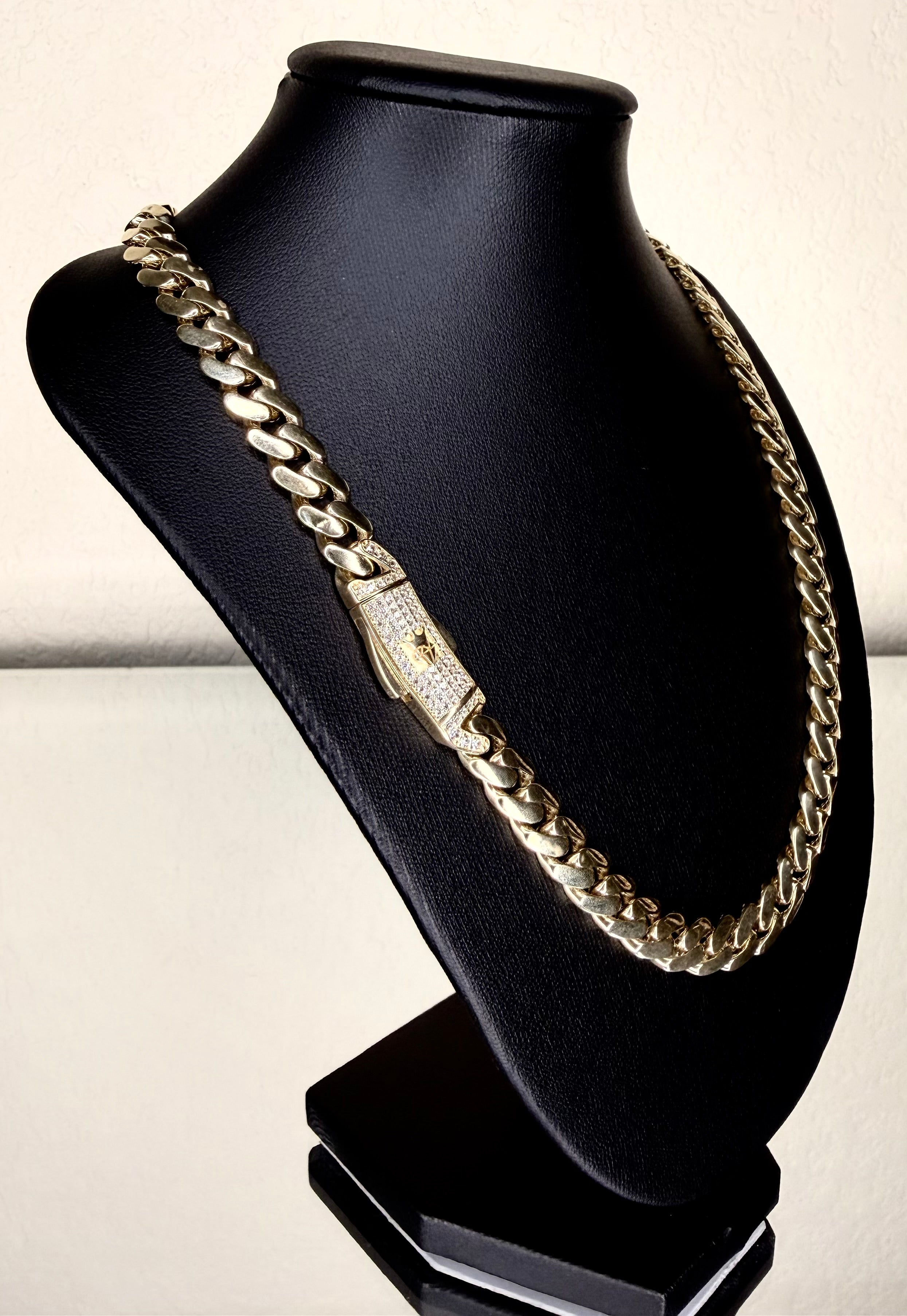 10K YELLOW GOLD MONACO CHAIN CLASSIC PAVÉ LOCK