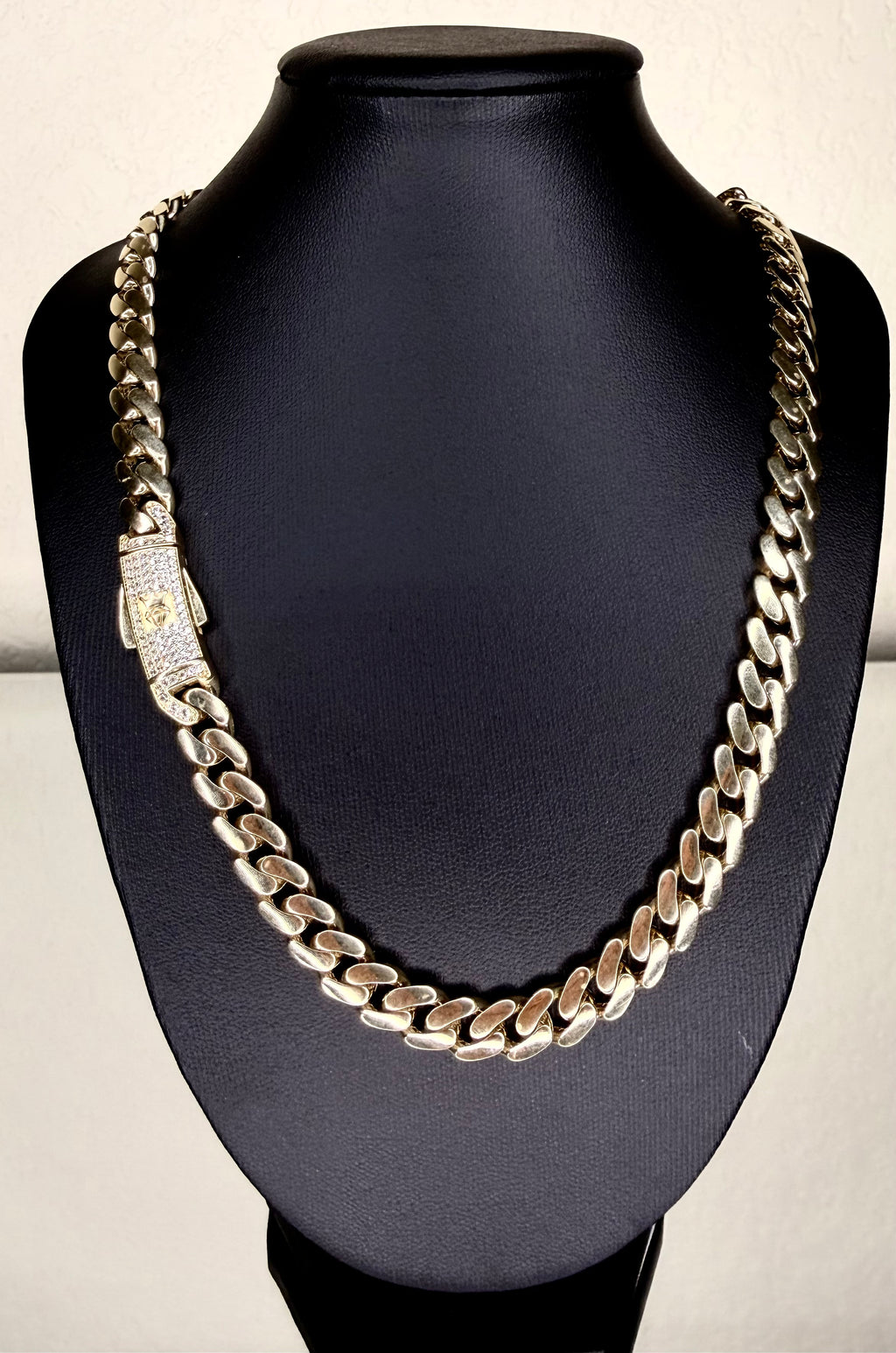 10K YELLOW GOLD MONACO CHAIN CLASSIC PAVÉ LOCK