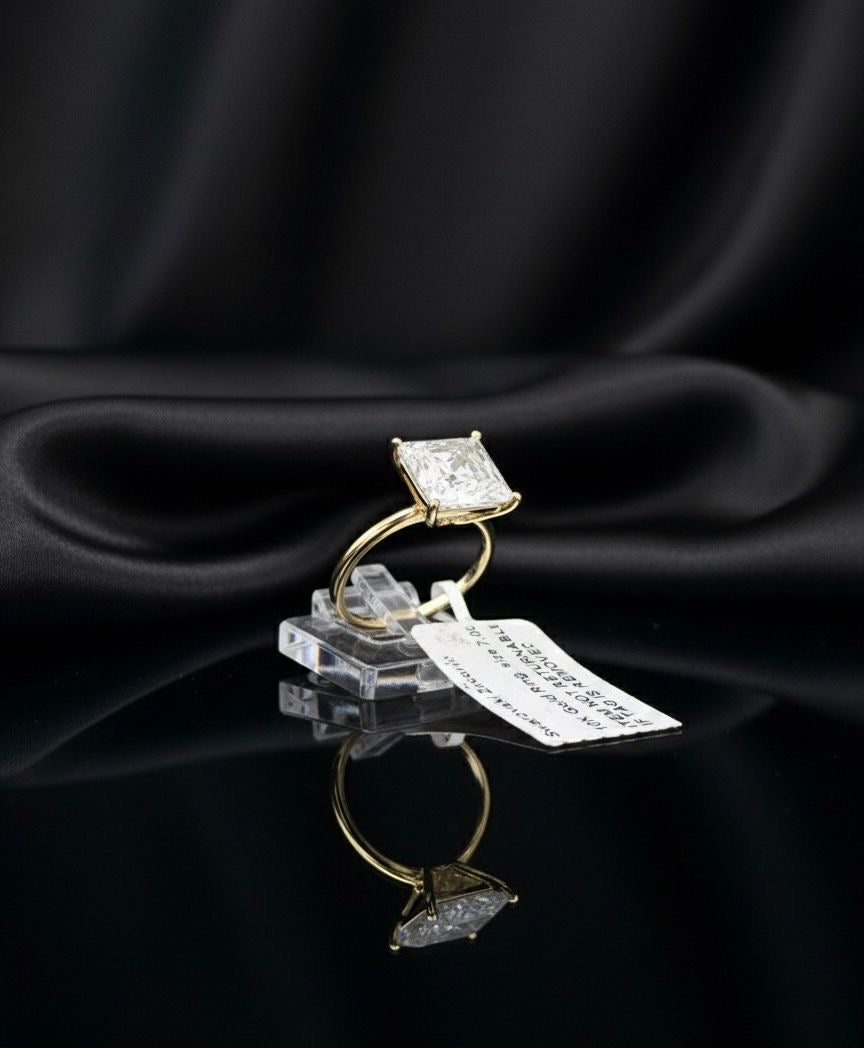 10K GOLD RING SWAROVSKI ZIRCONIA